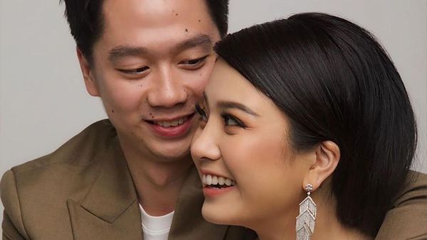 7 Potret Mesra Kevin Sanjaya & Valencia Tanoe Dalam Foto Prewedding