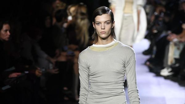 7 Koleksi Busana Miu Miu Spring/Summer 2023, Masih Hadirkan Tren Rok Mini