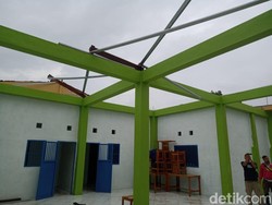 Kanopi Apotek di Malang Terbang Diterjang Angin, Pemilik Rugi Rp 200 Juta