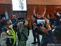 Luapan Emosi Korban Penipuan Doni Salmanan Usai Vonis Dibacakan