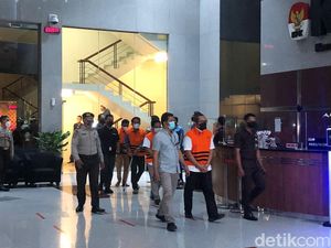 Diborgol-Berompi Oranye, Wakil Ketua DPRD Jatim Resmi Ditahan KPK