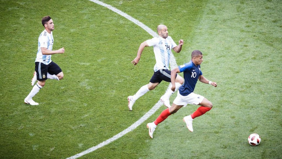 Mbappe saat berhadapan dengan Argentina di Piala Dunia 2018. Foto: Getty Images/Reinaldo Coddou H.