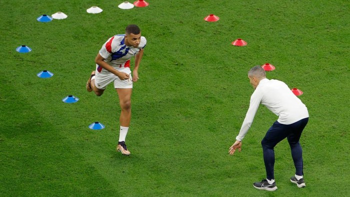 France's forward #10 Kylian Mbappe (L) warms up ahead of the Qatar 2022 World Cup semi-final football match between France and Morocco at the Al-Bayt Stadium in Al Khor, north of Doha on December 14, 2022. (Photo by Odd ANDERSEN / AFP) (Photo by ODD ANDERSEN/AFP via Getty Images)