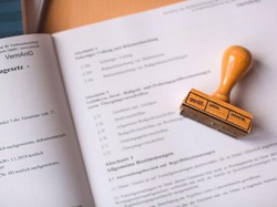 Legalisir Adalah: Ini Fungsi, Syarat, dan Masa Berlakunya