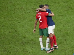 Mbappe dan Hakimi menjadi sorotan dalam duel Prancis Vs Maroko tadi malam. (Manuel Reino Berengui/Getty Images)  