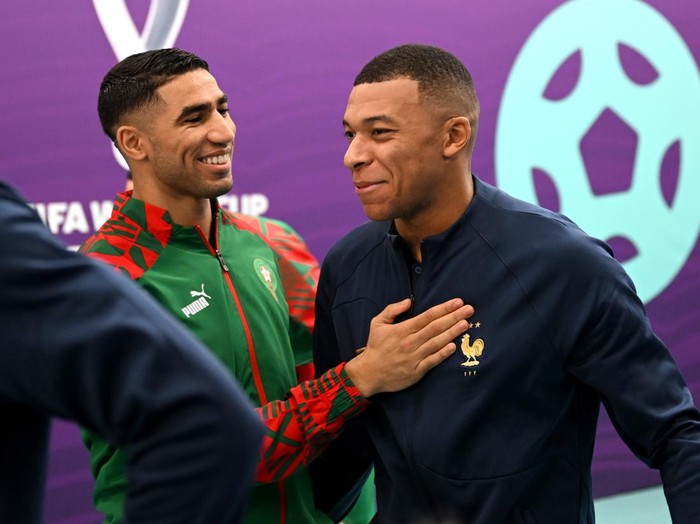 AL KHOR, QATAR - DECEMBER 14: Achraf Hakimi of Morocco and Kylian Mbappe of France greet in the tunnel prior to the FIFA World Cup Qatar 2022 semi final match between France and Morocco at Al Bayt Stadium on December 14, 2022 in Al Khor, Qatar. (Photo by Michael Regan - FIFA/FIFA via Getty Images)