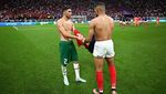 Momen Dua Sabahat Mbappe-Hakimi Tukeran Jersey