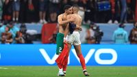 Momen Mbappe dan Hakimi Bertukar Jersey