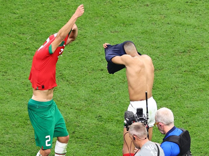 AL KHOR, QATAR - DECEMBER 14: Club team mates Achraf Hakimi of Morocco and Kylian Mbappe of France swap shirts at full time during the FIFA World Cup Qatar 2022 semi final match between France and Morocco at Al Bayt Stadium on December 14, 2022 in Al Khor, Qatar. (Photo by Robbie Jay Barratt - AMA/Getty Images)