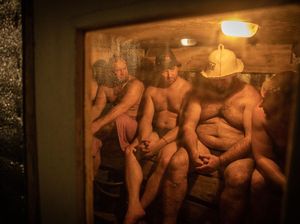 Pasukan Ukraina Rehat Sejenak di Sauna Bawah Tanah