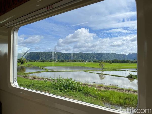 Potret Indahnya Geopark Maros dari Gerbong Kereta Api Sulsel