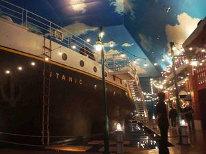 Merasakan Naik Titanic-Terbang Keliling Indonesia di Trans Studio Bali