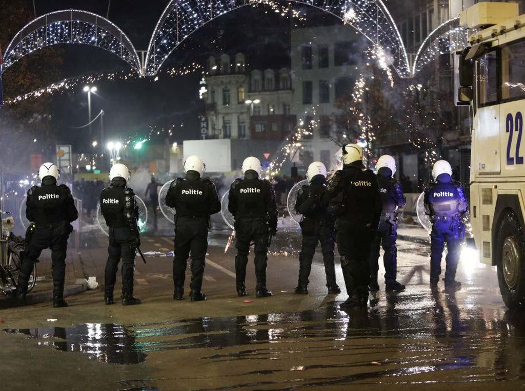Pendukung Maroko Bentrok dengan Polisi di Brussel Pendukung Maroko Bentrok dengan Polisi di Brussel