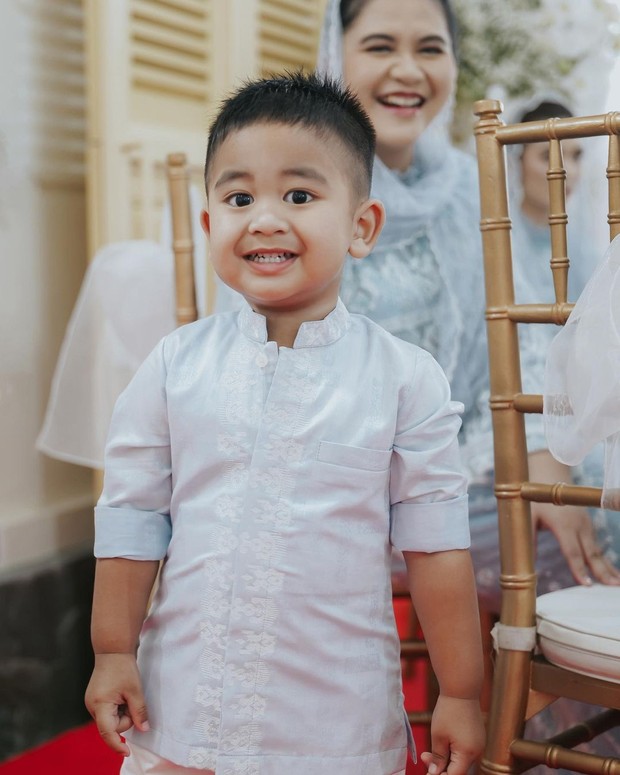 Potret Panembahan Al Nahyan Nasution, cucu keempat Presiden Jokowi/Instagram/ayanggkahiyang Potret cucu keempat Jokowi bernama Panembahan Al Nahyan Nasution.