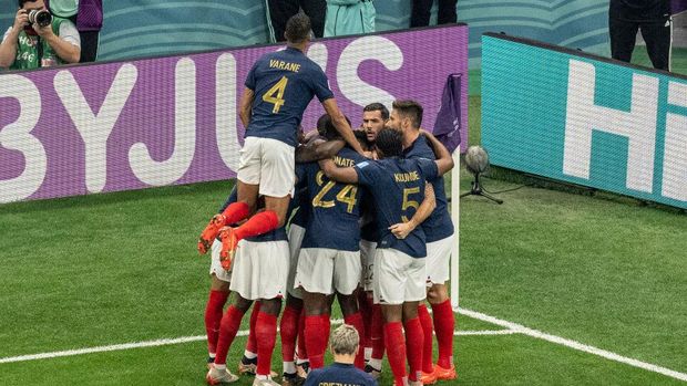 AL KHOR, QATAR - DECEMBER 14: Theo Hernandez of France (C) celebrating the opening goal of France with his teammates during the FIFA World Cup Qatar 2022 semi final match between France and Morocco at Al Bayt Stadium on December 14, 2022 in Al Khor, Qatar. (Photo by Eurasia Sport Images/Getty Images)