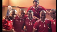 Di Qatar, Maroko tetap tampil luar biasa. Meme ini menyebut Singa Atlas tak ubahnya seperti diperkuat sejumlah pesepakbola legendaris. Foto: dok. Twitter
