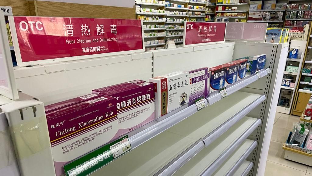 Potret Toko Obat di Beijing Kehabisan Stok Imbas Ledakan Virus Corona