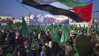 Ribuan Warga Palestina Peringati Hari Jadi Hamas ke-35
