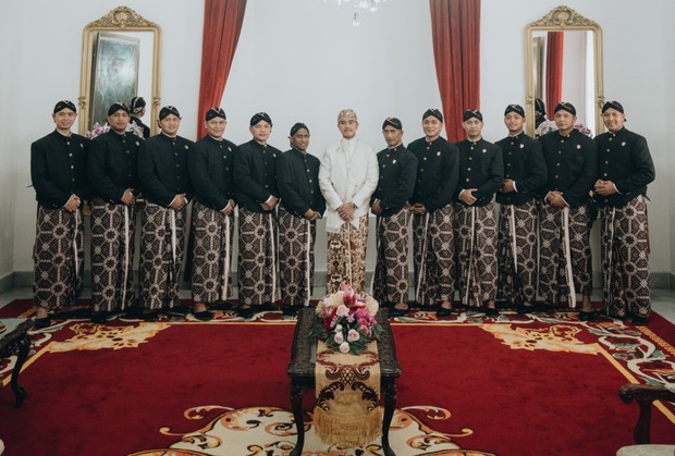 Salfok ke paspampres/ foto: Twitter/ kaesangp Kaesang dan paspampres