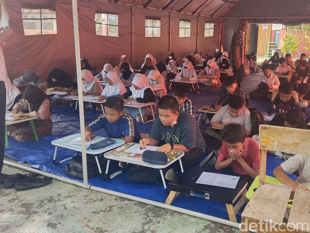 Cianjur Masih Butuh Tenda Darurat untuk Aktivitas Sekolah