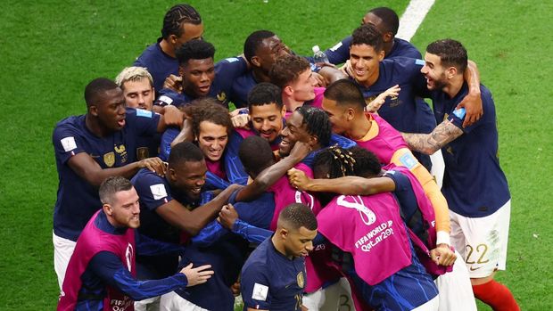 SOCCER-WORLDCUP-FRA-MAR/REPORT Soccer Football - FIFA World Cup Qatar 2022 - Semi Final - France v Morocco - Al Bayt Stadium, Al Khor, Qatar - December 14, 2022 France's Randal Kolo Muani celebrates scoring their second goal with teammates REUTERS/Hannah Mckay