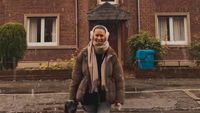 7 Potret Sophia Latjuba Liburan Bareng Anak ke London, Asik Main Salju