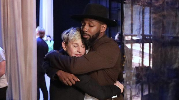 Stephen tWitch Boss Tewas Bunuh Diri di Hotel Los Angeles