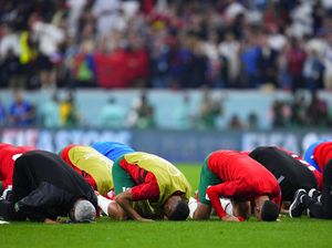 Momen Sujud Syukur Para Pemain Maroko Usai Dikalahkan Prancis