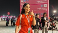 Agak di belakang, fans Maroko ini menahan diri untuk bergoyang. (Lucas Aditya/detikSport)