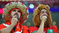 Para pendukung Maroko yang datang ke stadion juga bersedih.