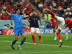Theo Hernandez layak disebut sebagai pembuka jalan Prancis ke final Piala Dunia 2022. Ia menjadi pencetak gol pertama Prancis ke gawang Maroko pada laga semifinal. (Foto: AFP via Getty Images/ADRIAN DENNIS)