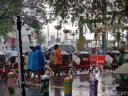 Ini Jurus Gibran Dorong Becak Tetap Eksis di Solo