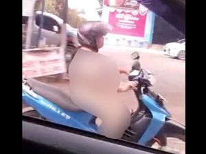 Heboh Wanita di Banjarmasin Motoran Cuma Pakai Bra, Polisi Turun Tangan Heboh Wanita di Banjarmasin Motoran Cuma Pakai Bra, Polisi Turun Tangan