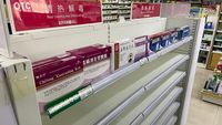 Penampakan Rak-rak Obat Kosong di China Imbas Warga Panic Buying