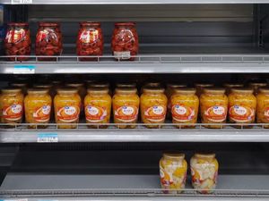 Ini Lho Asal-usul Warga China Borong Buah Persik Kalengan saat COVID-19 Ngamuk