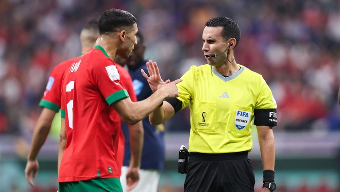 AL KHOR, QATAR - DECEMBER 14: Mexican referee Cesar Ramos speaks to Achraf Hakimi of Morocco during the FIFA World Cup Qatar 2022 semi final match between France and Morocco at Al Bayt Stadium on December 14, 2022 in Al Khor, Qatar. (Photo by Alex Livesey - Danehouse/Getty Images)