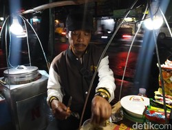 Saat Agus Hanya Bisa Diam Menahan Rindu