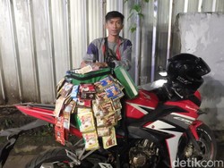 Cerita Hendra Jualan Kopi Pakai Motor Sport di Bandung