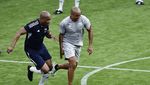 Aksi Para Legenda Sepakbola di Laga FIFA Legends Cup