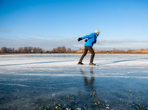 Mengapa Air Membeku dari Atas ke Bawah?