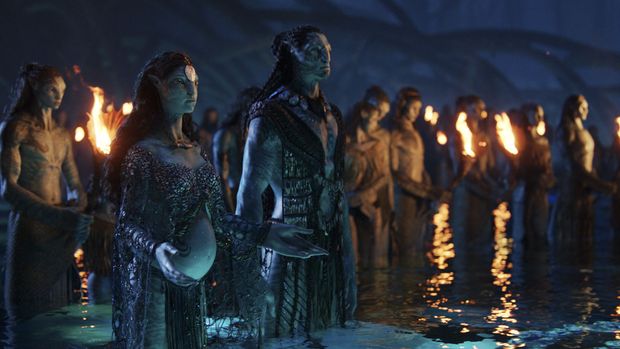 Kate Winslet dan Cliff Curtis dalam Avatar 2: The Way of Water © 2022 20th Century Studios. All Rights Reserved.