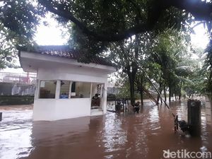 Hujan Deras, Jalan Puri Mutiara Cipete Terendam Banjir