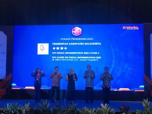 Bupati Mojokerto Sabet Penghargaan Top Leader on Digital Implementation 2022