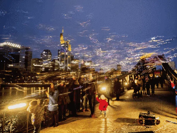 Bingkai Sepekan: Warna, Cahaya dan Bencana