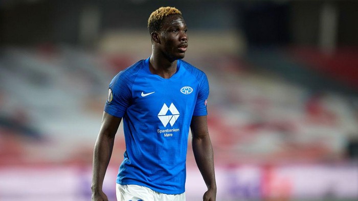 David Datro Fofana of Molde during the UEFA Europa League Round of 16 First Leg match between Granada and Molde at Estadio Nuevo Los Carmenes on March 11, 2021 in Granada, Spain. Sporting stadiums around Europe remain under strict restrictions due to the Coronavirus Pandemic as Government social distancing laws prohibit fans inside venues resulting in games being played behind closed doors. (Photo by Jose Breton/Pics Action/NurPhoto via Getty Images)