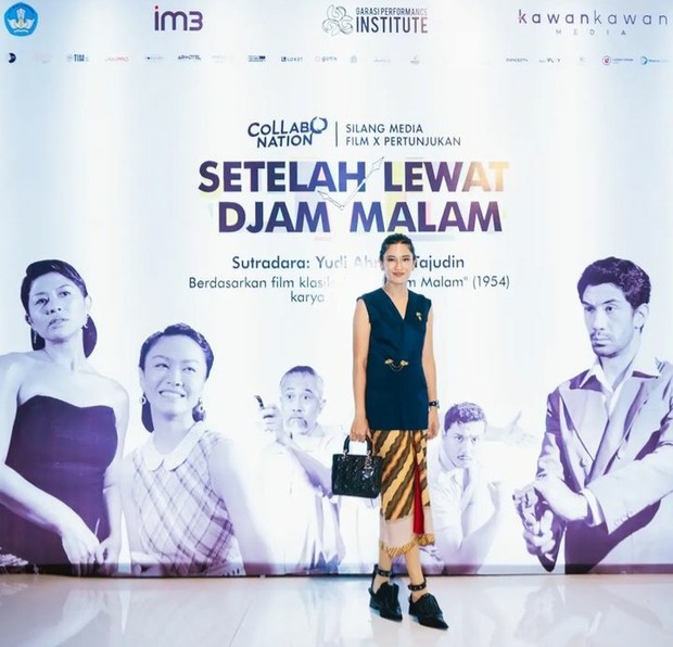 Dian Sastro di Teater Setelah Lewat Djam Malam/Foto: Instagram @therealdisastr Penampilan Terbaik Dian Sastro Sepanjang Tahun 2022 saat Menghadiri Acara Spesial