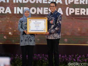 Bank Jatim Dianugerahi Penghargaan Penyalur KUR Terbaik