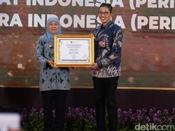 Bank Jatim Dianugerahi Penghargaan Penyalur KUR Terbaik