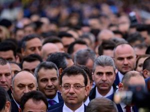 Rival Erdogan Dibui, Puluhan Ribu Pendukungnya Banjiri Istanbul