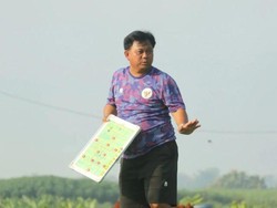 Profil Budiardjo Thalib, Pria Asal Makassar yang Kini Melatih di Persela